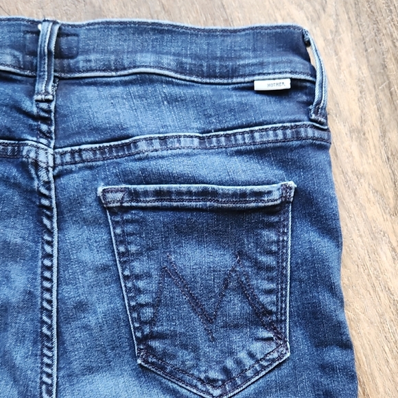 Mother Jeans The Weekender Fray Dark Wash Mint Condition Size 28 - Picture 8 of 9